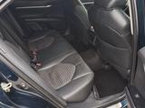 Toyota Camry 2019 года за 12 200 000 тг. в Актобе – фото 5
