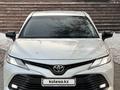 Toyota Camry 2020 года за 18 450 000 тг. в Алматы – фото 2