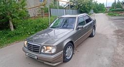 Mercedes-Benz E 220 1992 года за 1 900 000 тг. в Алматы – фото 2