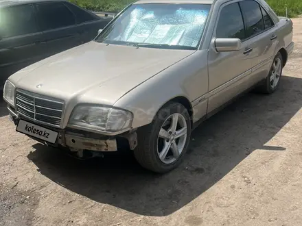 Mercedes-Benz C 180 1995 года за 1 700 000 тг. в Караганда – фото 2