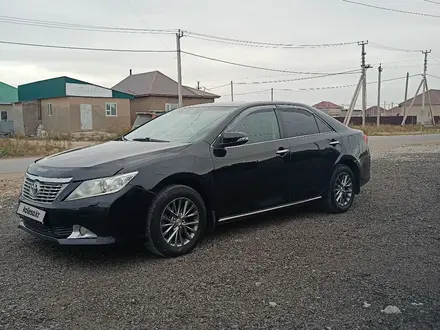Toyota Camry 2014 года за 8 000 000 тг. в Астана – фото 2