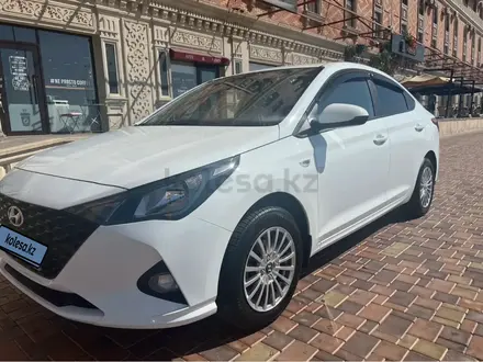 Hyundai Accent 2020 года за 8 200 000 тг. в Актау – фото 2