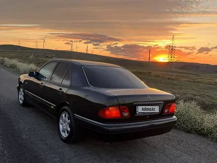 Mercedes-Benz E 280 1998 года за 3 500 000 тг. в Тараз – фото 3