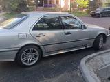 Mercedes-Benz C 220 1998 года за 3 500 000 тг. в Алматы – фото 3