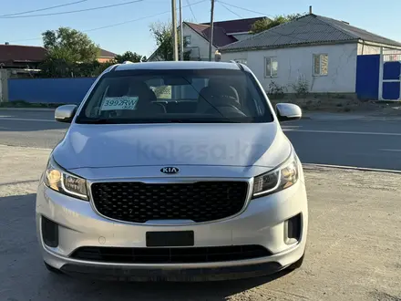 Kia Sedona 2016 года за 5 300 000 тг. в Атырау – фото 2