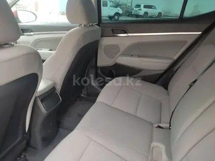 Hyundai Elantra 2019 года за 8 000 000 тг. в Актау – фото 3