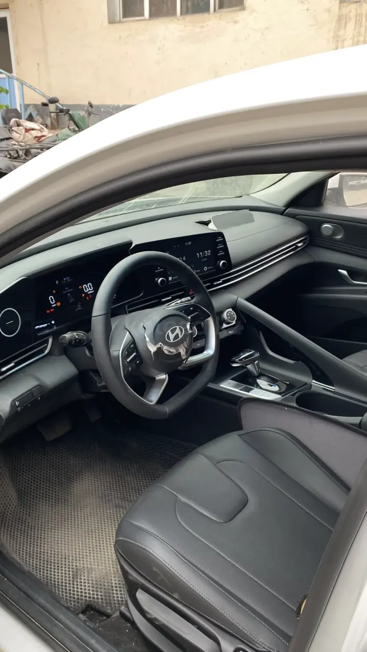 Hyundai Elantra, 2024