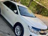 Toyota Camry 2015 года за 10 800 000 тг. в Шымкент – фото 2