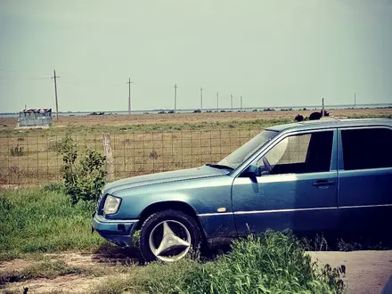 Mercedes-Benz E 230 1985 года за 900 000 тг. в Шымкент