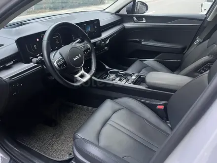 Kia K5 2023 года за 16 200 000 тг. в Алматы – фото 11