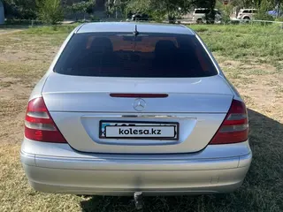 Mercedes-Benz E 240