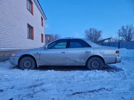 Toyota Camry 2000 года за 2 500 000 тг. в Актобе – фото 6