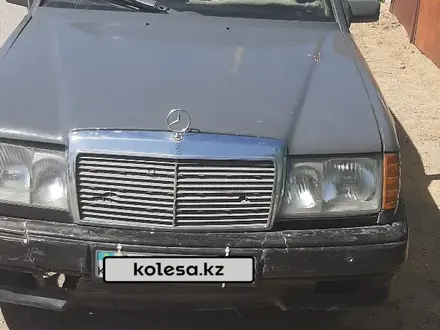 Mercedes-Benz E 230 1987 года за 1 200 000 тг. в Караганда – фото 4