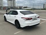 Toyota Camry 2018 года за 14 800 000 тг. в Астана – фото 3