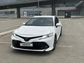 Toyota Camry 2018 года за 14 800 000 тг. в Астана – фото 2