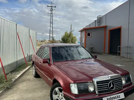 Mercedes-Benz E 220 1991 года за 1 800 000 тг. в Жезказган – фото 2