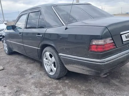 Mercedes-Benz E 280 1995 года за 2 700 000 тг. в Петропавловск – фото 14