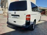 Volkswagen Transporter 2009 года за 8 400 000 тг. в Атырау – фото 3