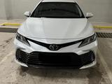 Toyota Camry 2023 года за 17 500 000 тг. в Астана