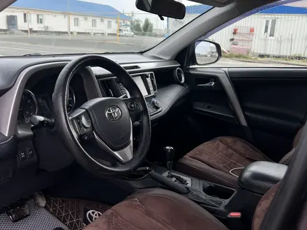 Toyota RAV4 2016 года за 7 500 000 тг. в Актобе – фото 12