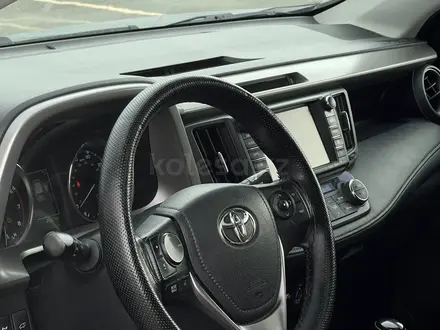Toyota RAV4 2016 года за 7 500 000 тг. в Актобе – фото 11