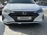 Hyundai Elantra 2019 годаүшін9 350 000 тг. в Алматы