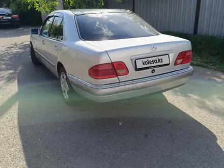 Mercedes-Benz E 230 1995 года за 3 400 000 тг. в Алматы – фото 4