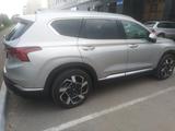 Hyundai Santa Fe 2022 годаүшін18 500 000 тг. в Караганда – фото 2