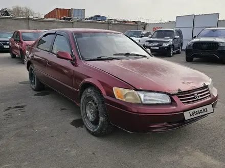 Toyota Camry 1998 года за 2 000 000 тг. в Алматы – фото 2