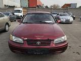 Toyota Camry 1998 годаүшін2 000 000 тг. в Алматы
