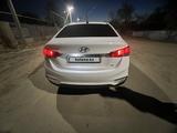 Hyundai Solaris 2018 года за 6 200 000 тг. в Актау – фото 4