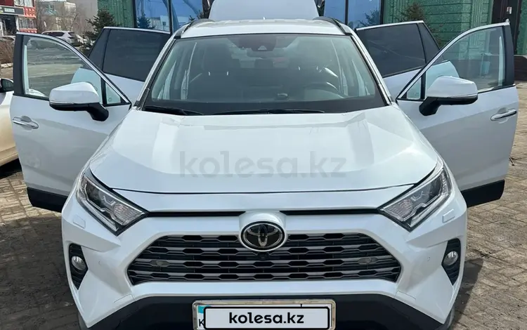 Toyota RAV4 2021 года за 21 300 000 тг. в Актобе