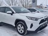 Toyota RAV4 2021 года за 14 850 000 тг. в Атырау – фото 3