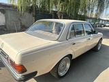 Mercedes-Benz E 220 1981 годаfor2 500 000 тг. в Тараз – фото 2