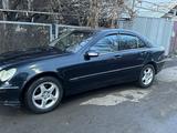 Mercedes-Benz C 240 2001 года за 2 700 000 тг. в Алматы