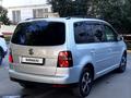 Volkswagen Touran 2007 года за 4 800 000 тг. в Уральск – фото 4