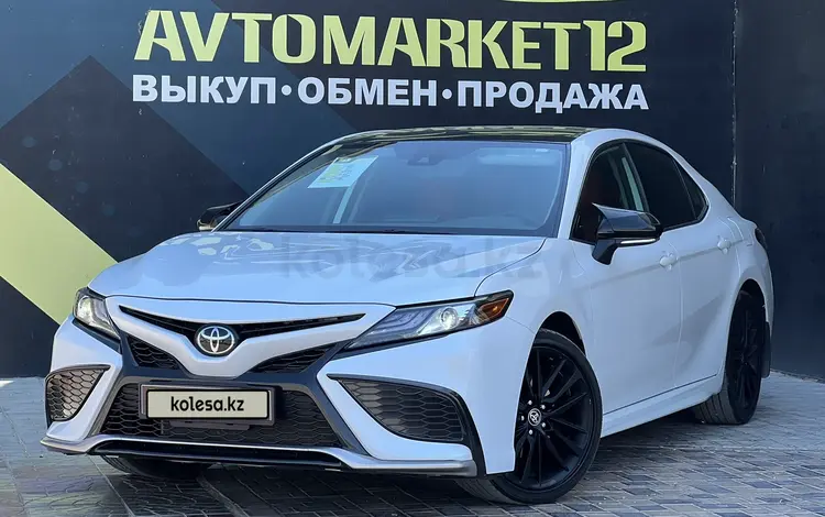 Toyota Camry 2022 года за 13 250 000 тг. в Актау