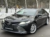 Toyota Camry 2019 года за 13 900 000 тг. в Алматы – фото 2