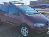 Ford Galaxy 1998 года за 2 500 000 тг. в Караганда – фото 2