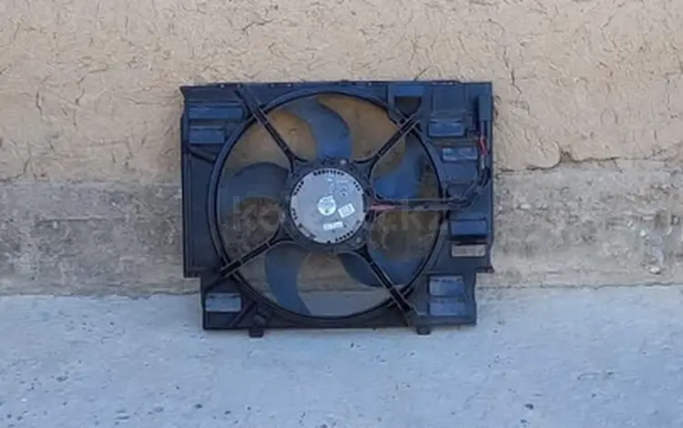 Вентилятор радиатора на бмв е60. за 75 000 тг. в Шымкент