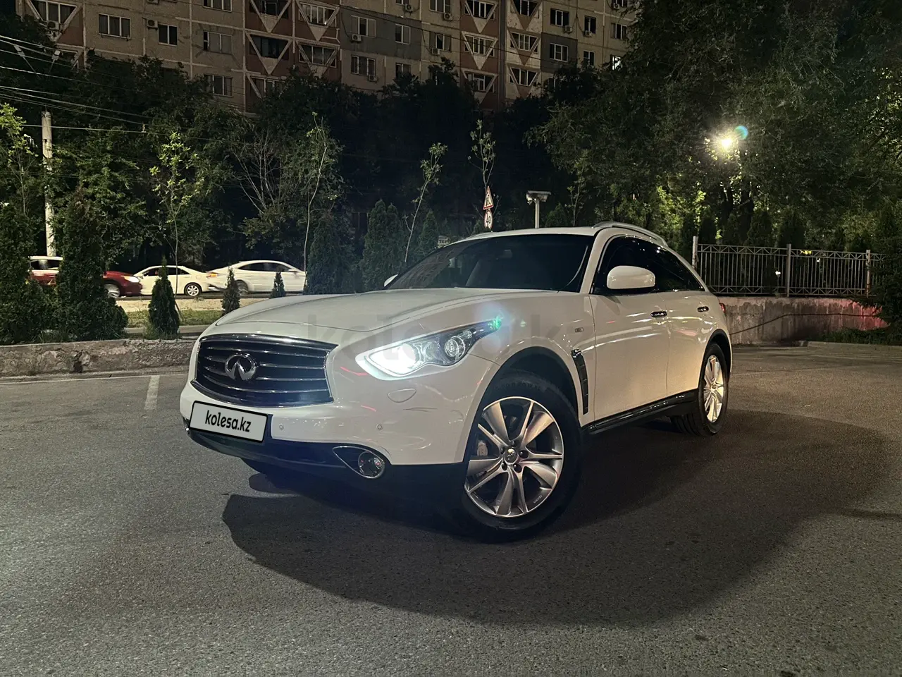 Infiniti FX37, 2012