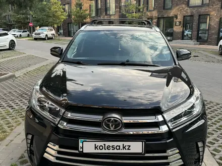 Toyota Highlander 2019 года за 19 500 000 тг. в Алматы – фото 25