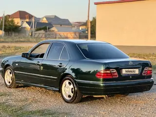 Mercedes-Benz E 320