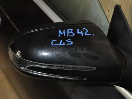 Mercedes CLS W219 зеркало за 90 000 тг. в Астана