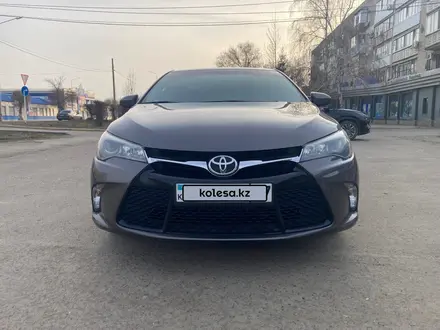 Toyota Camry 2017 года за 10 500 000 тг. в Уральск – фото 11