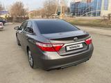 Toyota Camry 2017 года за 10 500 000 тг. в Уральск – фото 2