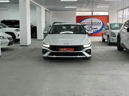 Hyundai Elantra 2022 года за 9 600 000 тг. в Актау