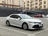 Toyota Camry 2018 года за 12 200 000 тг. в Атырау