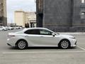 Toyota Camry 2018 года за 12 200 000 тг. в Атырау – фото 12