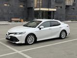Toyota Camry 2018 года за 12 200 000 тг. в Атырау – фото 3